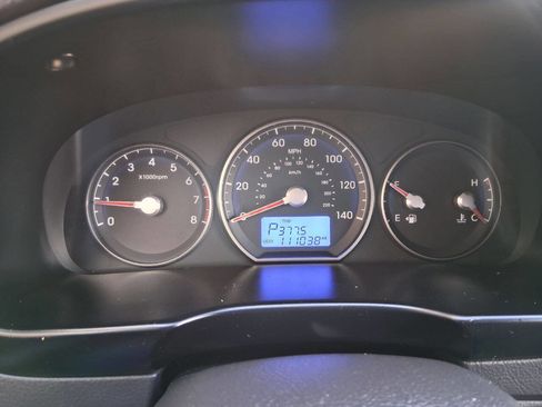 Used 2011 Hyundai Santa Fe GLS image 21