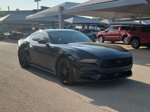 Used 2025 Ford Mustang Coupe RWD image 2