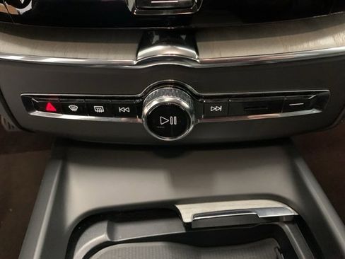 Certified 2025 Volvo XC60 B5 Plus image 15