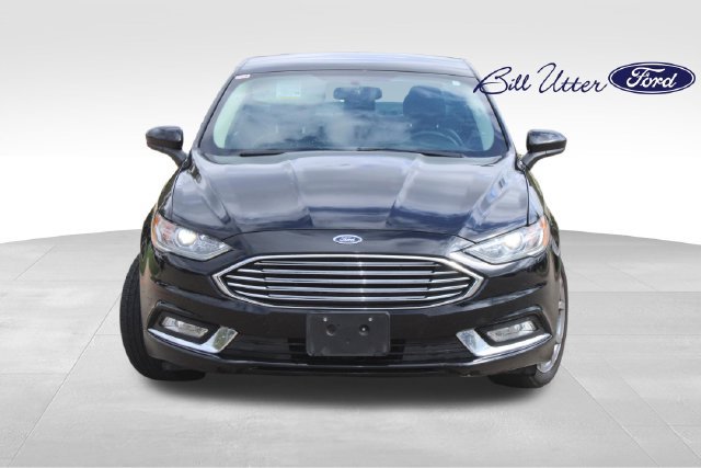 Used 2017 Ford Fusion SE w/ Equipment Group 201A FWD image 2