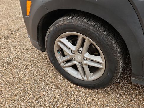 Used 2019 Hyundai Kona SE image 3