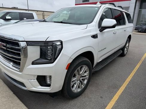 Used 2022 GMC Yukon XL SLT w/ SLT Premium Package image 7