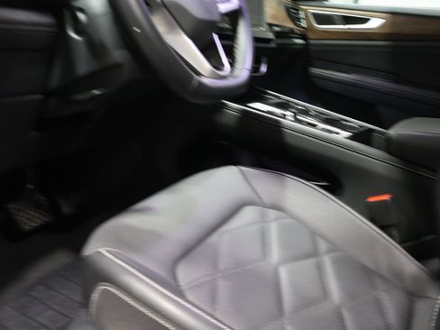 Used 2025 Volkswagen Atlas SE AWD/4WD image 16