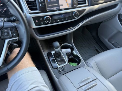 Used 2017 Toyota Highlander XLE w/ Protection Package #3 image 32