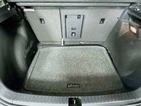 Used 2022 Volkswagen Taos SE w/ Panoramic Sunroof Package image 23