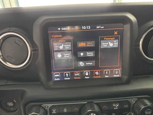 Used 2019 Jeep Wrangler Unlimited Sahara w/ Dual Top Group AWD/4WD image 22