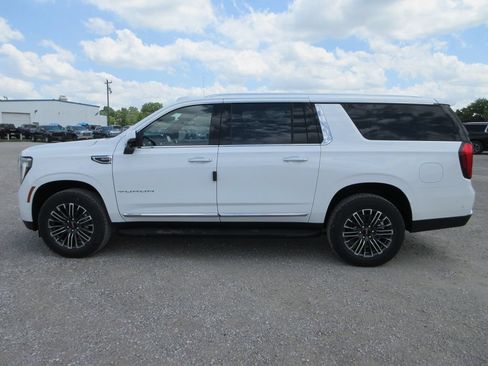 New 2026 GMC Yukon XL Elevation w/ Elevation Premium Package AWD/4WD image 7
