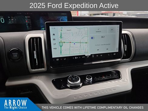 Used 2025 Ford Expedition Active AWD/4WD image 25