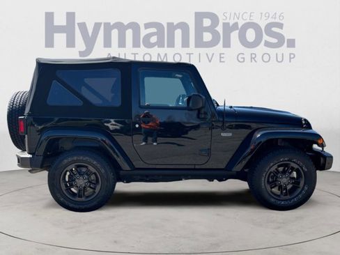 Used 2016 Jeep Wrangler Sahara image 3