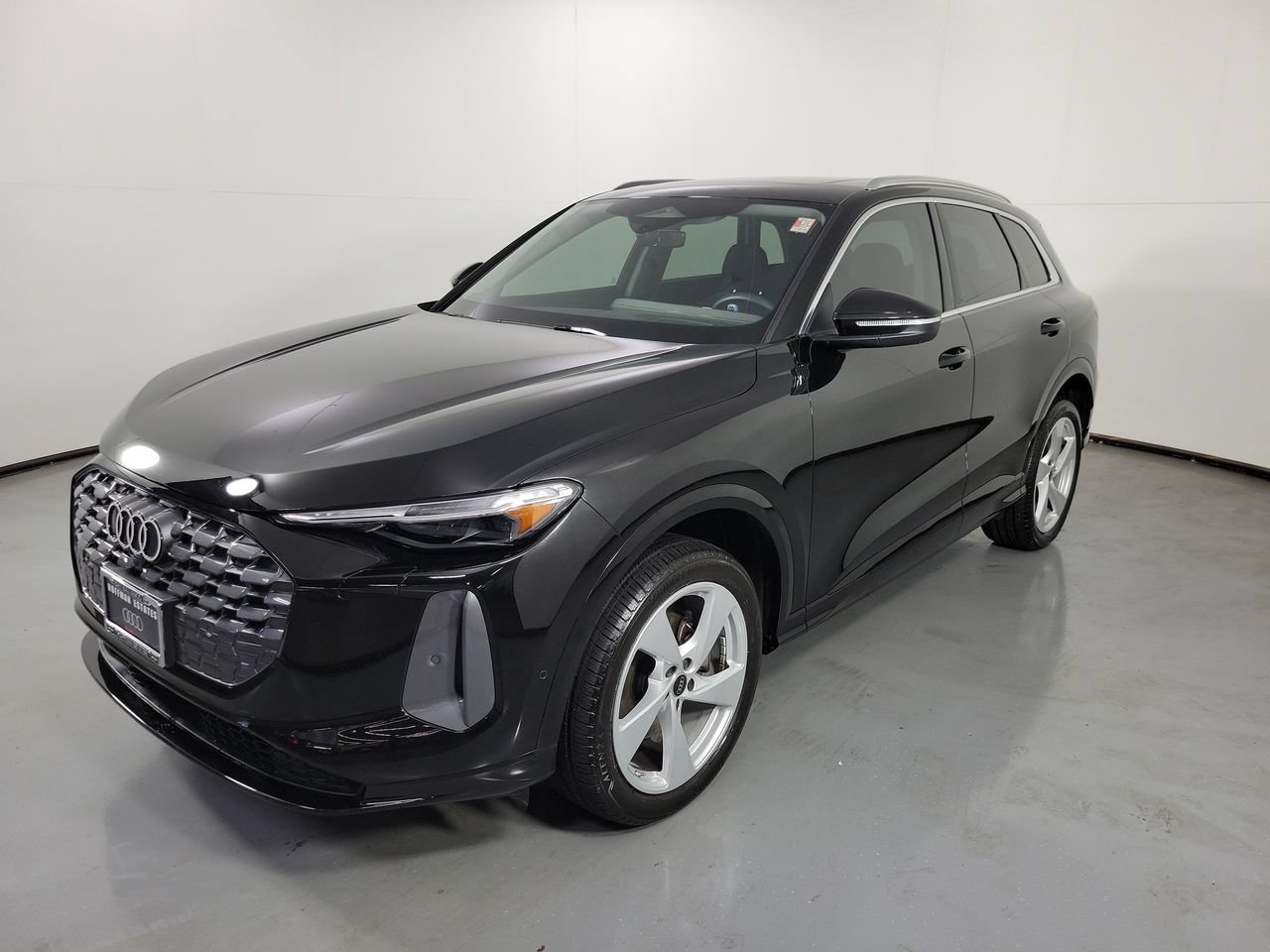Used 2025 Audi Q5 Premium Plus w/ Premium Plus AWD/4WD image 5