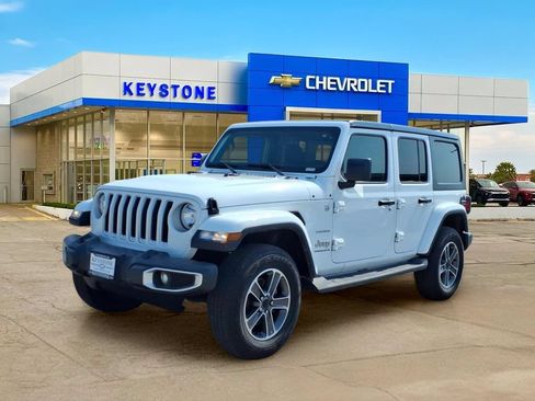 Used 2023 Jeep Wrangler Unlimited Sahara w/ Cold Weather Group AWD/4WD image 3