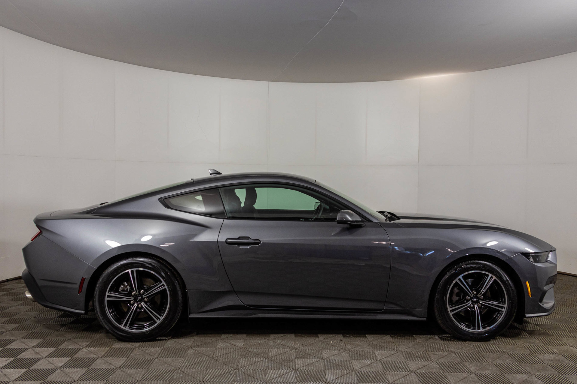 Used 2025 Ford Mustang Coupe RWD image 11