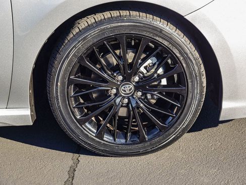 Certified 2020 Toyota Camry SE image 11