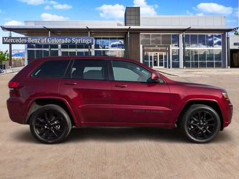 Used 2017 Jeep Grand Cherokee Altitude image 4