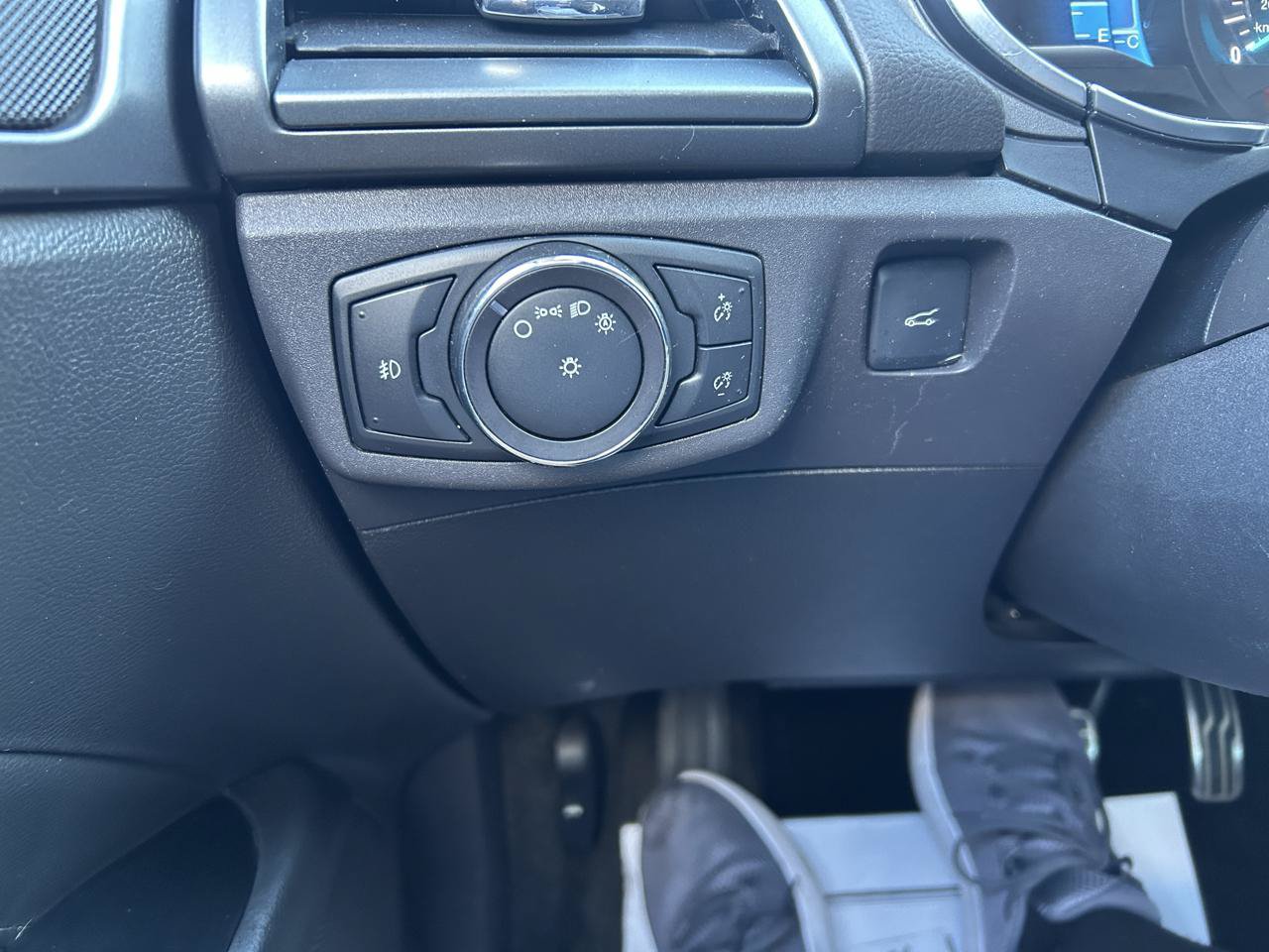 Used 2015 Ford Fusion Titanium FWD image 28