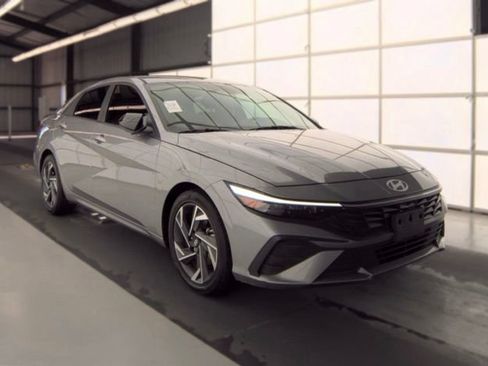 Used 2025 Hyundai Elantra Sport w/ Cargo Package FWD image 3