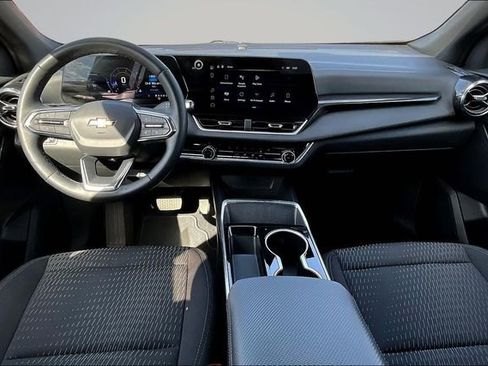 Used 2025 Chevrolet Equinox LT image 7