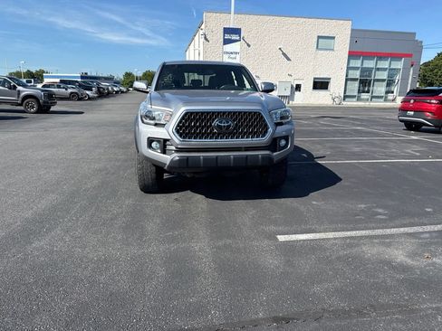 Used 2019 Toyota Tacoma TRD Off-Road AWD/4WD image 8