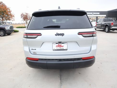 New 2025 Jeep Grand Cherokee L Altitude image 23