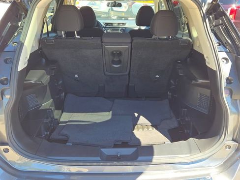 Used 2018 Nissan Rogue SV FWD image 12
