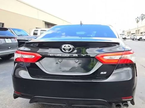 Used 2019 Toyota Camry SE FWD image 5