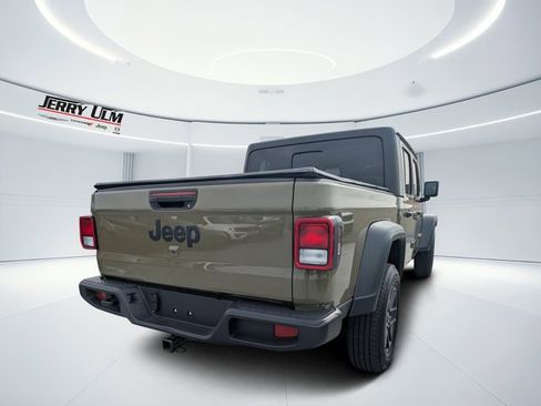 Used 2025 Jeep Gladiator Sport image 3