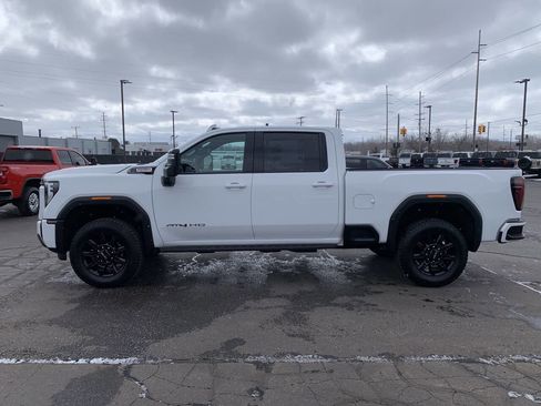 Used 2025 GMC Sierra 2500 AT4 image 6