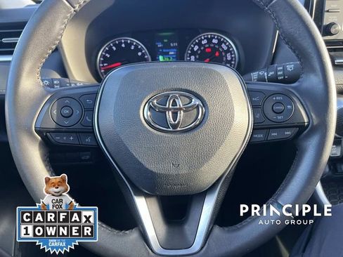 Used 2021 Toyota RAV4 XLE Premium image 17