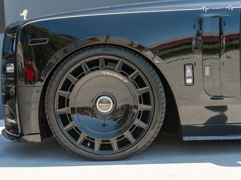 Used 2024 Rolls-Royce Phantom Sedan w/ The Phantom Package RWD image 20