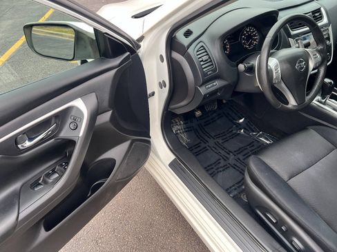 Used 2016 Nissan Altima 2.5 SR FWD image 16