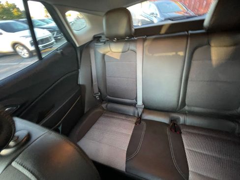 Used 2025 Chevrolet Trax LT image 33