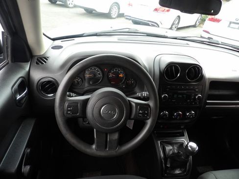 Used 2014 Jeep Patriot Sport image 5
