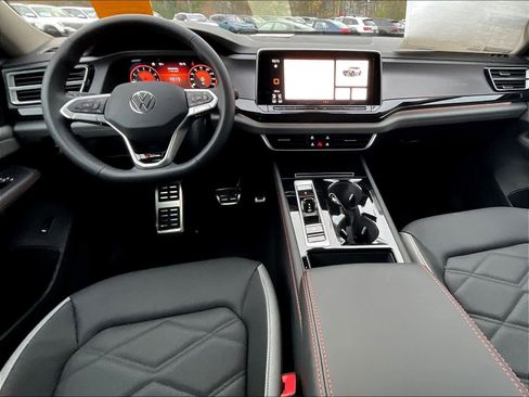 New 2026 Volkswagen Atlas Peak Edition image 12