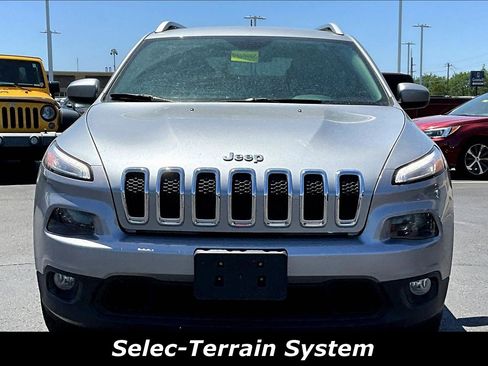 Used 2015 Jeep Cherokee Latitude w/ Cold Weather Group AWD/4WD image 2