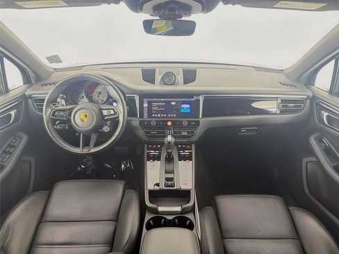 Certified 2023 Porsche Macan image 15