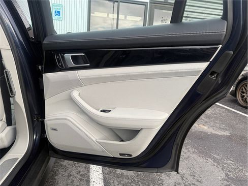 Used 2019 Porsche Panamera 4 image 37