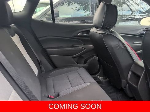 Used 2024 Chevrolet Trax RS w/ Sunroof Package FWD image 9