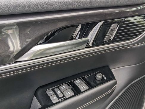 New 2024 Jeep Wagoneer 4WD w/ Premium Group I image 10