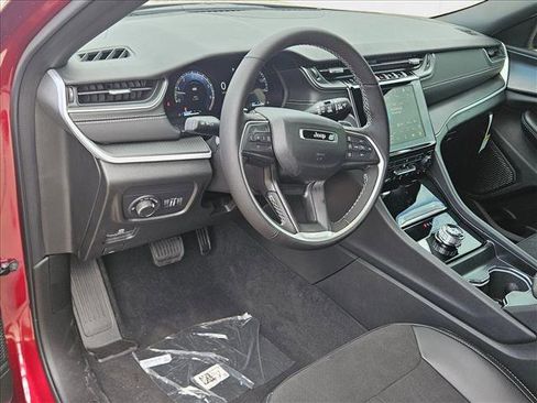 New 2025 Jeep Grand Cherokee L Altitude image 9