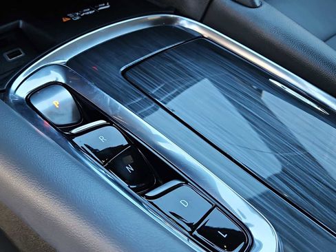 Used 2024 Buick Enclave Premium image 20