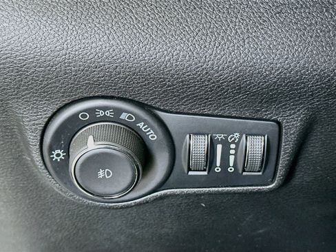 Used 2025 Jeep Compass Trailhawk AWD/4WD image 17