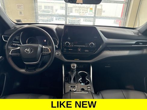 Used 2023 Toyota Highlander XSE image 11