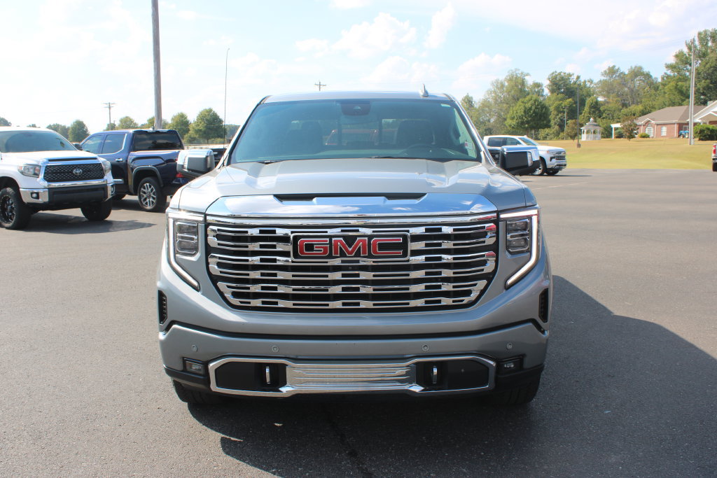 Used 2023 GMC Sierra 1500 Denali AWD/4WD image 3