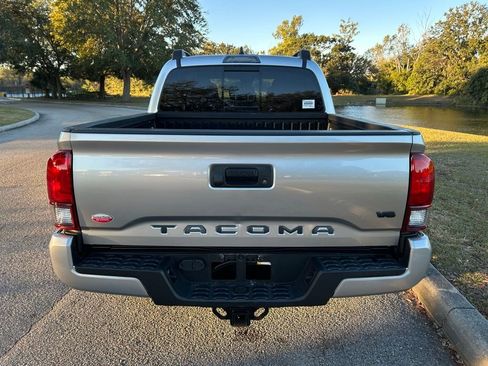 Used 2022 Toyota Tacoma SR5 image 4