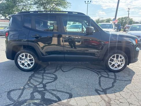 Used 2022 Jeep Renegade Latitude w/ Convenience Group AWD/4WD image 6