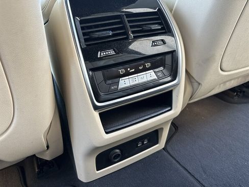 Used 2021 BMW X7 xDrive40i w/ Premium Package AWD/4WD image 29