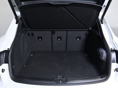 Certified 2026 Porsche Macan AWD/4WD image 25