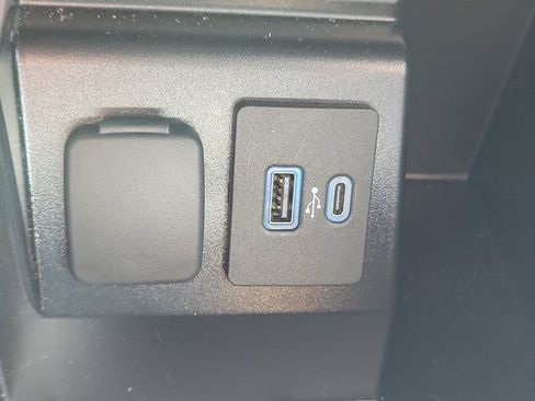 Used 2022 Ford Explorer XLT w/ Equipment Group 202A RWD image 34