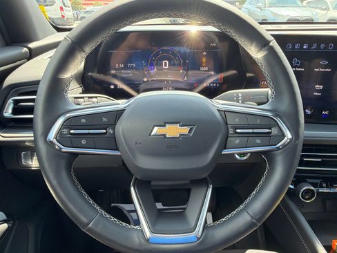 Used 2025 Chevrolet Traverse LT w/ Sun and Wheel Package FWD image 20