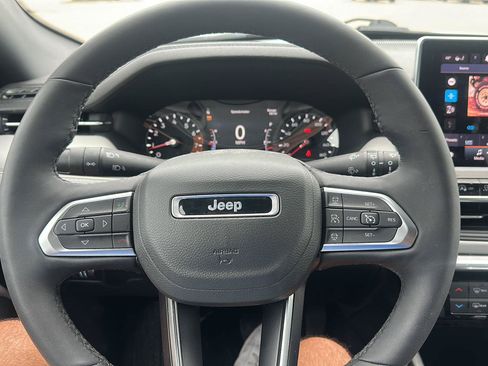 Used 2023 Jeep Compass Limited AWD/4WD image 12